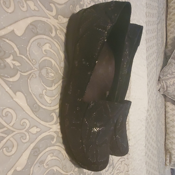 Shoes - Picture 2 of 3